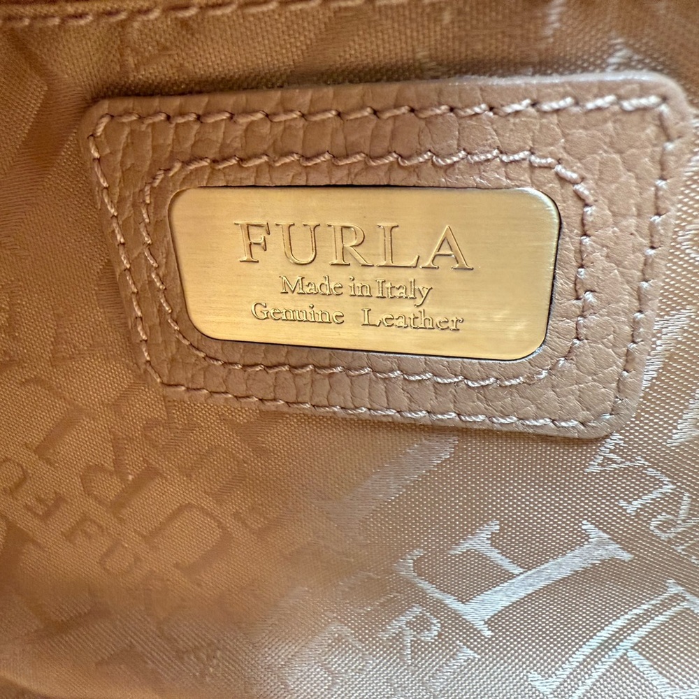 FURLA MADE IN ITALY LEATHER BARREL SATCHEL - Picture 11 of 16